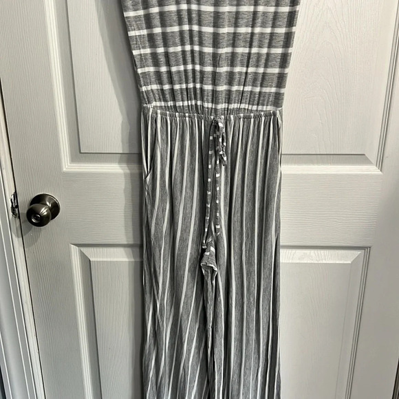 Zenana Gray and White Striped Romper Size small - Picture 3 of 6